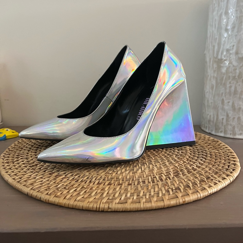 The Attico Giza 115 holographic pumps 40